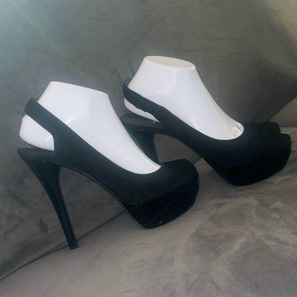 stuart weitzman pumps
